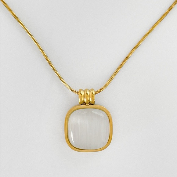 NEW💎18K Gold Plated Square Pendant Necklace*Dainty Necklace - Picture 3 of 7